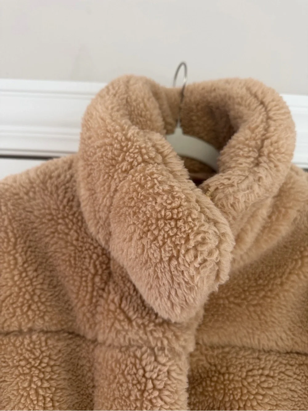 ALO Yoga Tan Sherpa Cropped Puffer Jacket - Picture 4 of 8